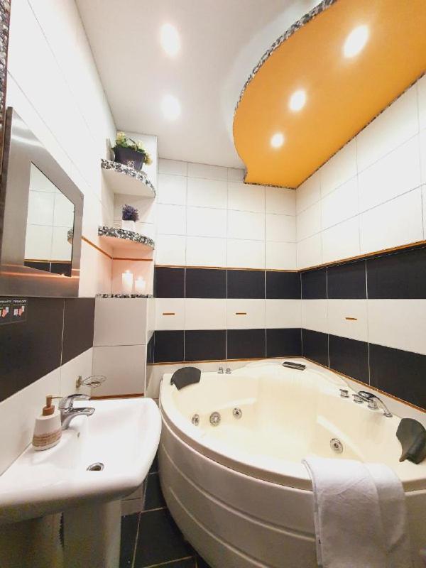 Inn Home Apartments-Olimpiysky Stadium Area Kiev Bagian luar foto
